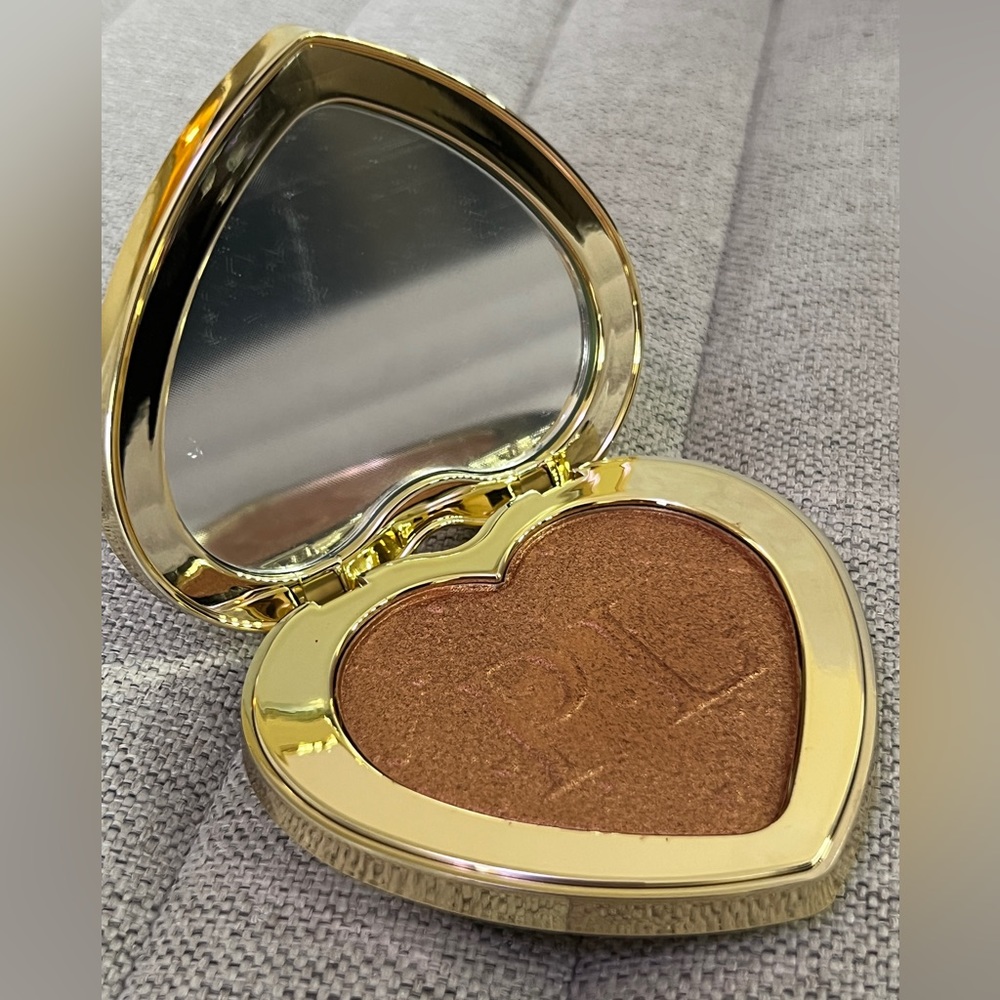 PLoiuse Skin Bling Powder Highlighter in Expensive Taste